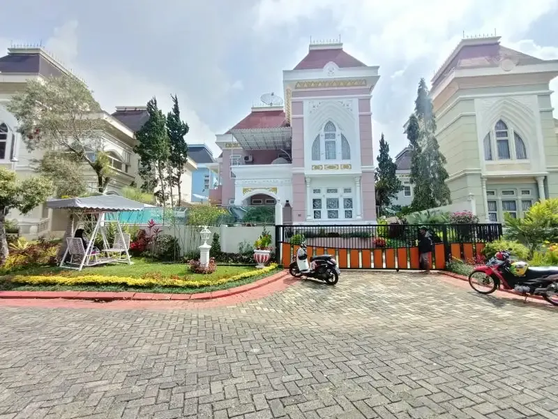 Villa Victorian Pink Kota Bunga